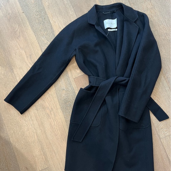 Max Mara belted jacket 100% wool - Picture 8 of 15